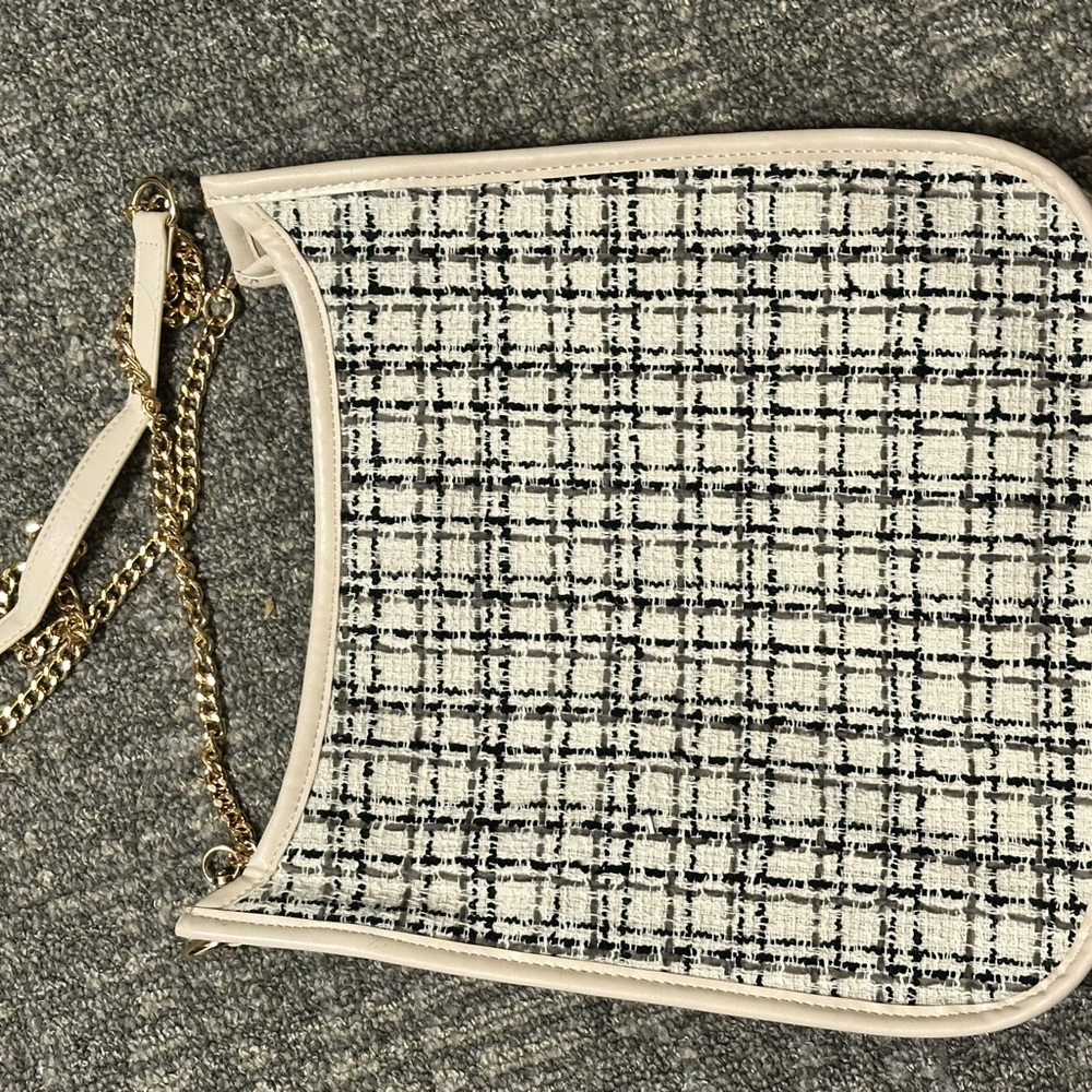 Elegant Plaid Shoulder Bag with Gold Chain